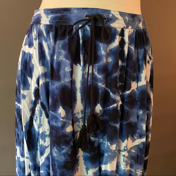 Great boho blue and white tie dye skirt. - Picture 3 of 5